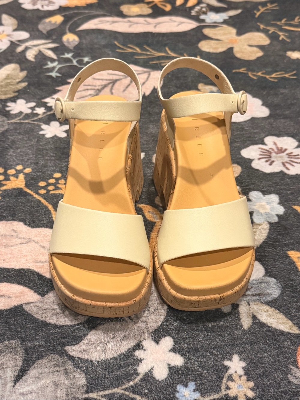 NWOT - Reef Sunset Sayulita Platform Sandals - Size 5 - Cream